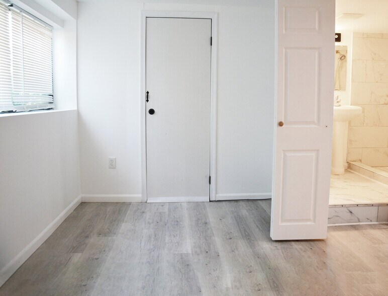 Building Photo - 2350 Baldwin Ave