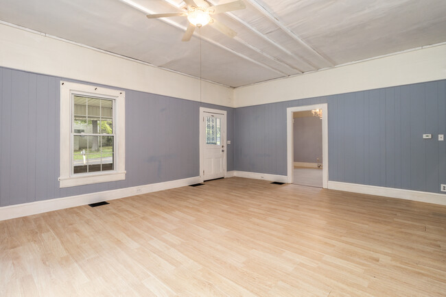 Building Photo - 3224 Garden Dr