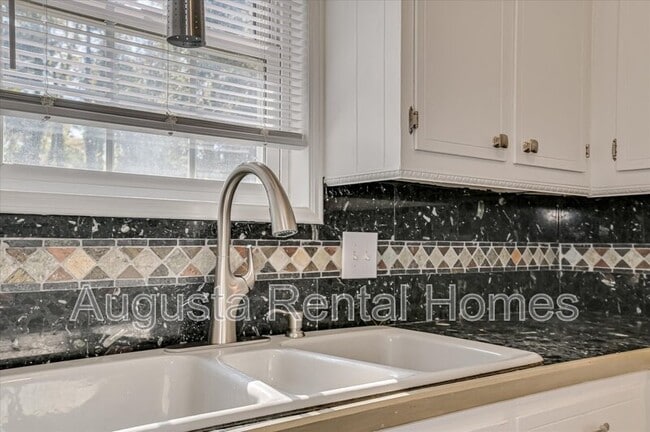 Building Photo - 238 Cavalier Dr