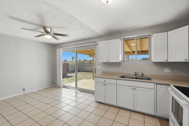 Building Photo - 210 S Alandale Pl