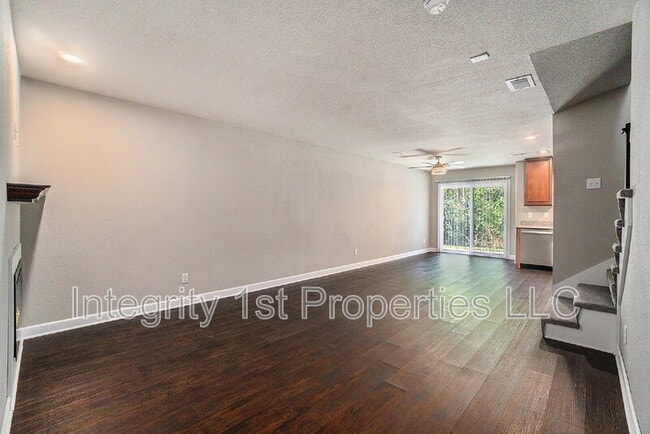 Building Photo - 6295 NE 44th St