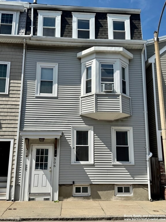 Building Photo - 506 E 8th St