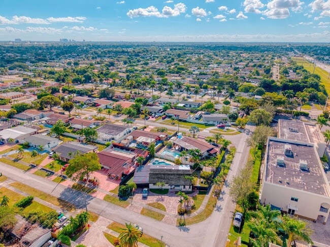 Building Photo - 10520 SW 46th Terrace