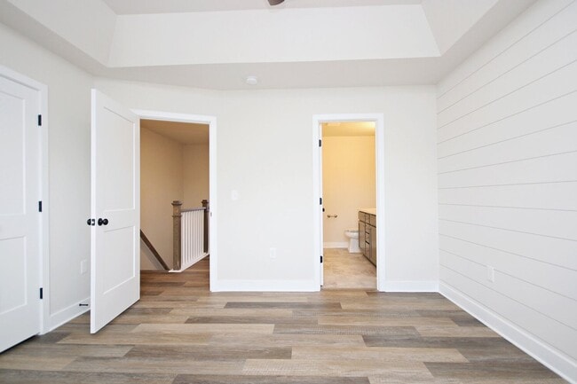 Building Photo - Beautiful Old Trail Townhome