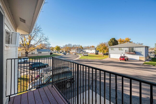 Building Photo - Updated 2 Bed 1 Bath Townhome in HAMPDEN V...