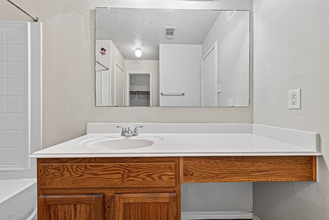 Building Photo - 19119 Yaupon Ranch Dr