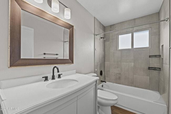 Building Photo - 1229 E Manhatton Dr
