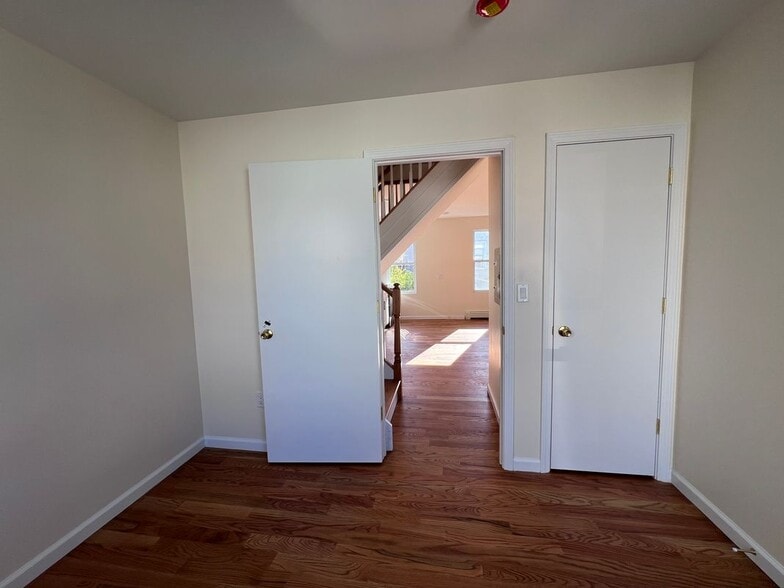 Building Photo - 409 41st St