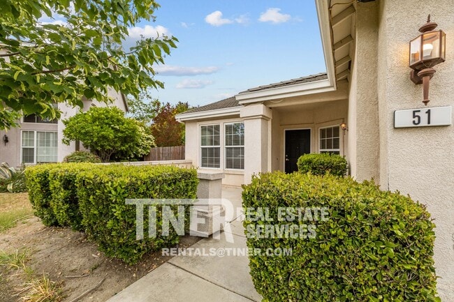 Building Photo - 51 Tulip Tree Cir