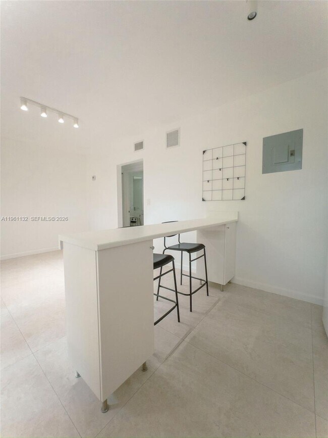 Building Photo - 3676 Oak Ave