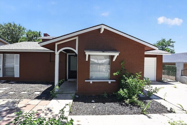 Building Photo - 5318 Costa Mesa St