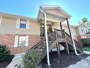 Building Photo - Adorable 2 Bedroom 1 Bath 2bd Floor Condo ...