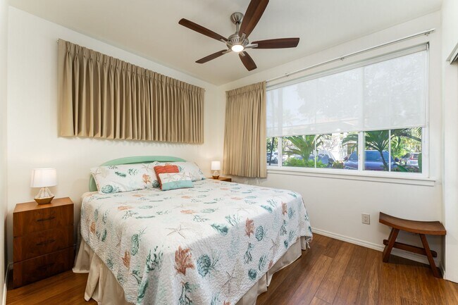 Building Photo - Beautiful Renovated and Furnished 2 bed/2 bath, walk to the beach