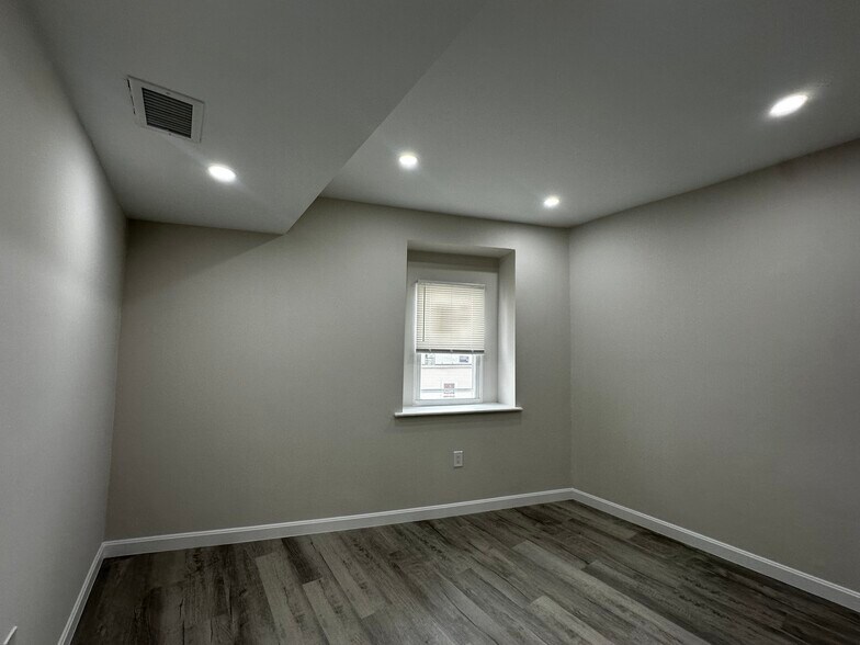 Building Photo - 57 Bennington St