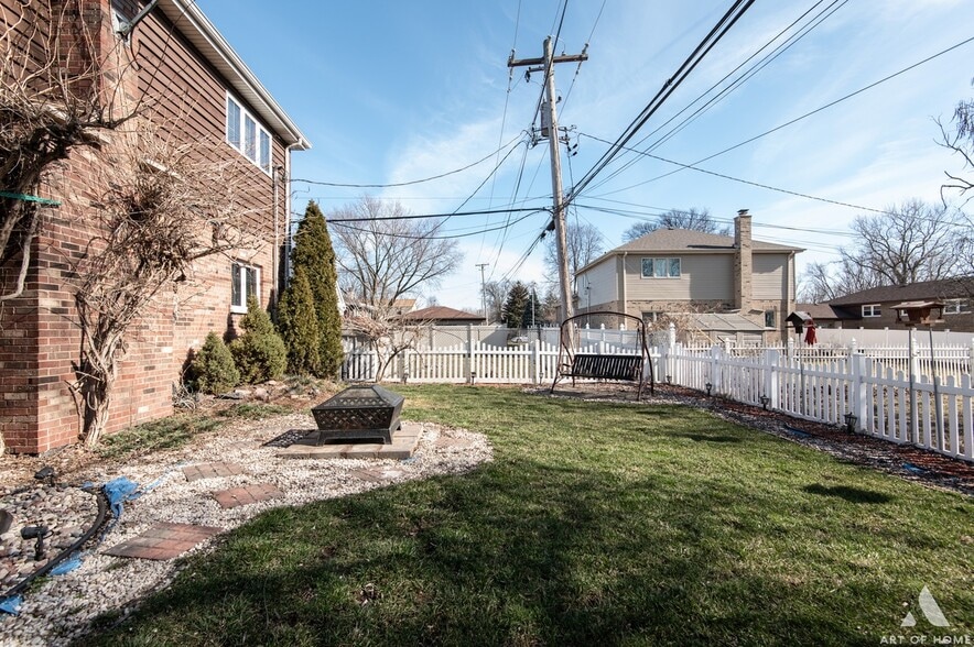 Building Photo - 6049 W 99th St