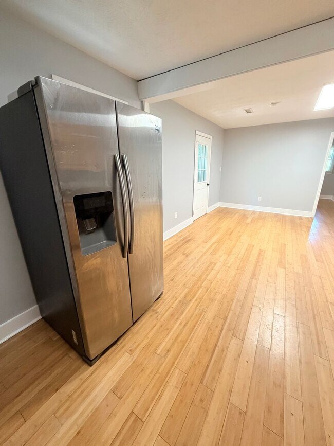 Building Photo - 5 Bedroom, 2.5 Bathroom house, Super convenient location! Arden