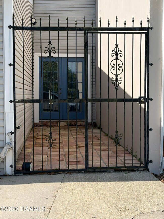 Building Photo - 204 Dublin Cir