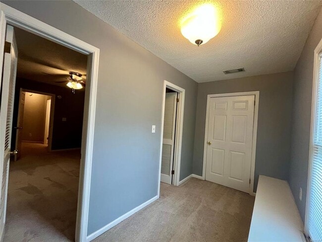 Building Photo - 8601 Harvest Ridge Dr