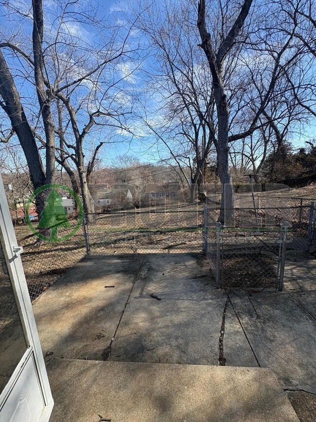 Building Photo - 532 Ames Pl