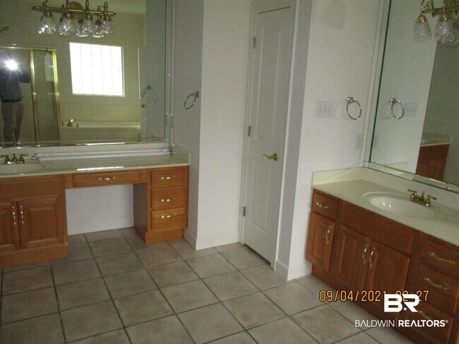Building Photo - 9153 Parliament Cir