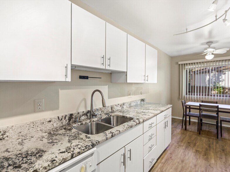 Building Photo - 26656 Farmbrook Villa Dr