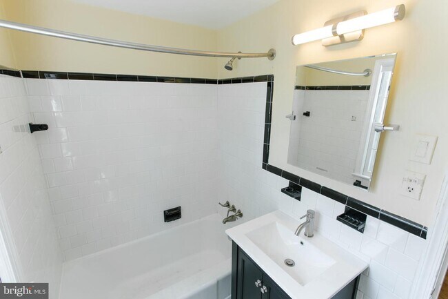 Building Photo - 2809 Pierpont St