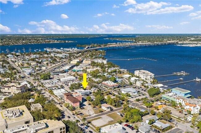 Building Photo - 310 SE Denver Ave