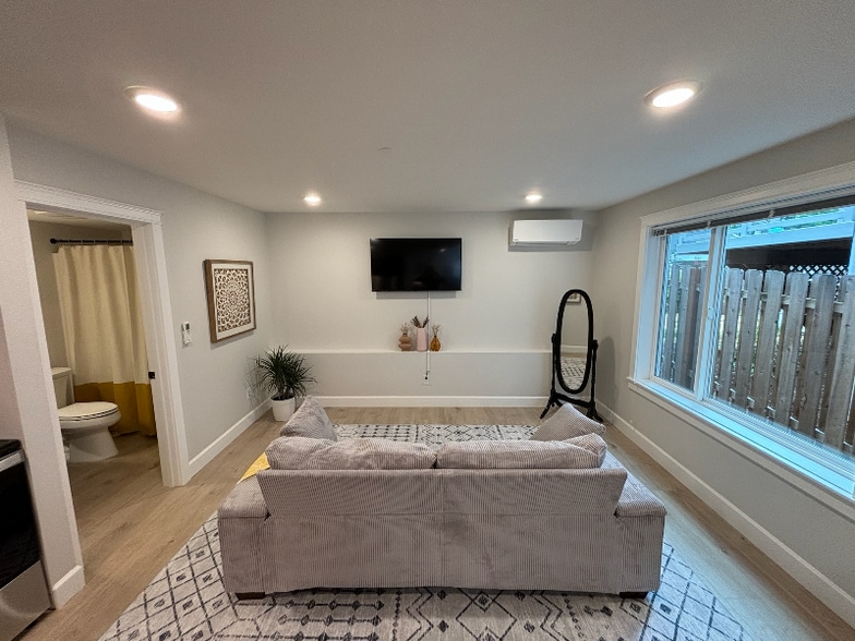 Building Photo - 3815 SE Tenino St