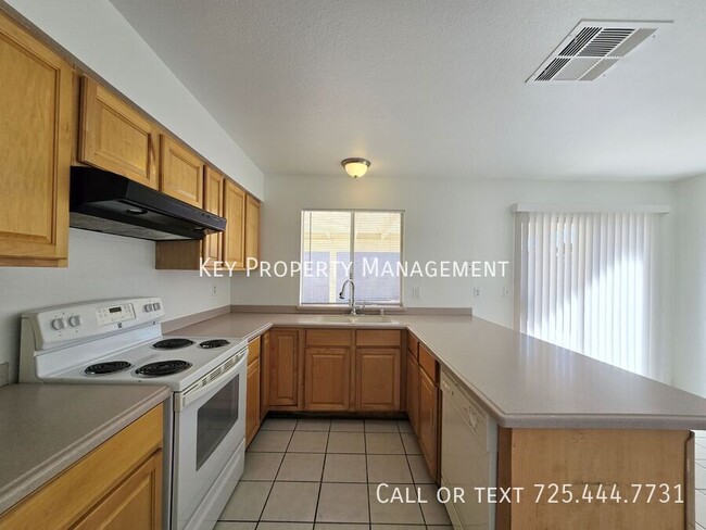 Building Photo - 3 BEDROOM 2 BATH SINGLE STORY HENDERSON HO...