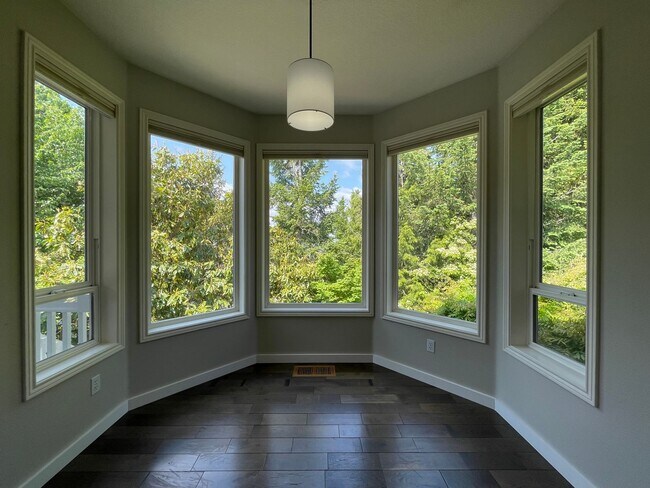 Building Photo - Custom Traditional Home in Montreux Neighborhood 3Bd/2Ba Home with 3 Car Garage!! Close to Cedar ...