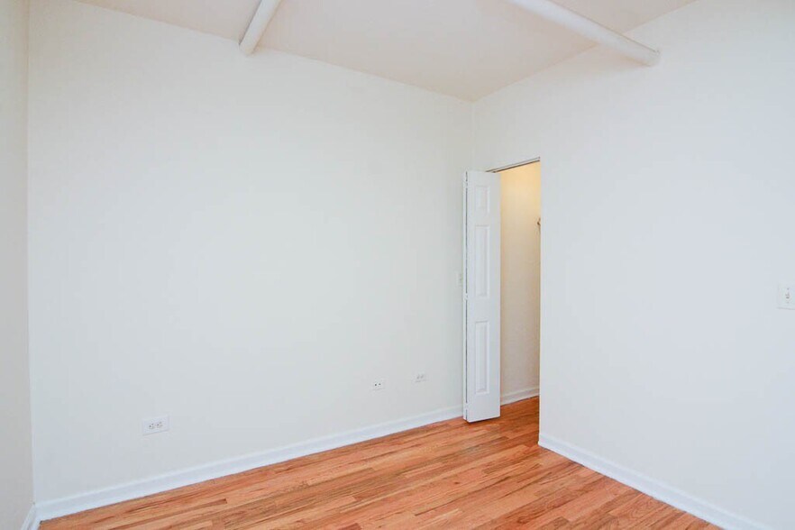 Building Photo - 3909 N Janssen Ave