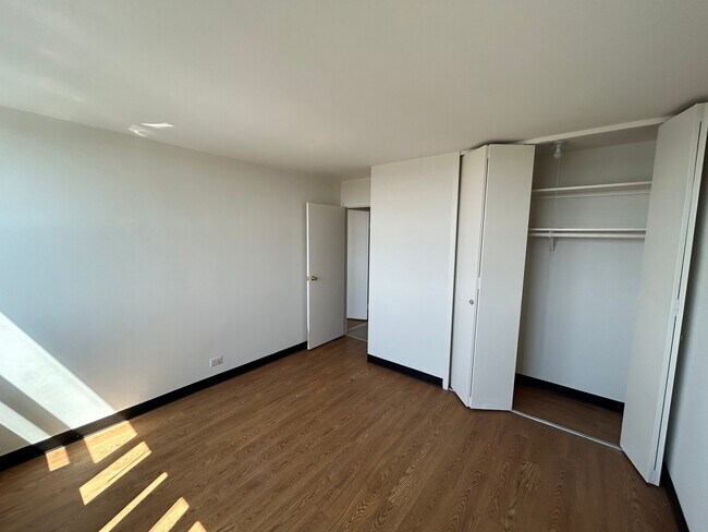 Building Photo - 7447 S South Shore Dr