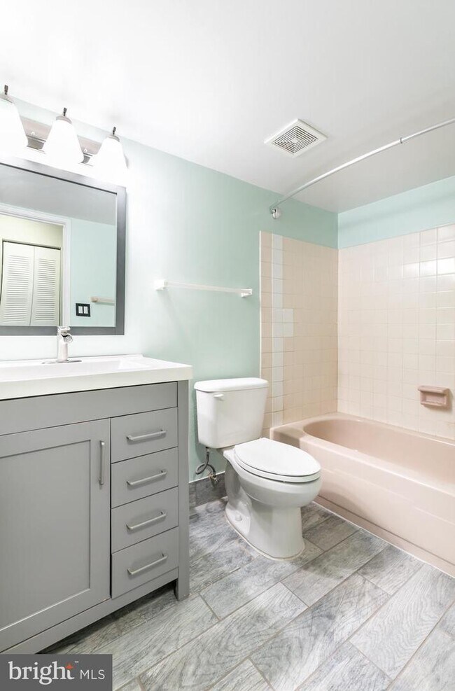 Building Photo - 7802 Dassett Ct