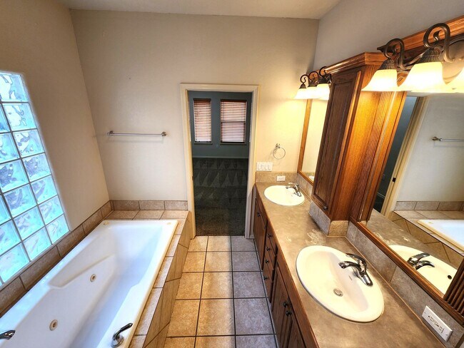 Building Photo - 2270 Spirit Rock Dr