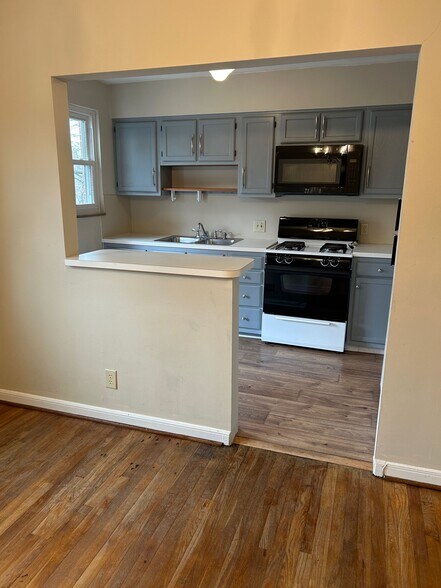 Primary Photo - 2009 Elmwood Ave