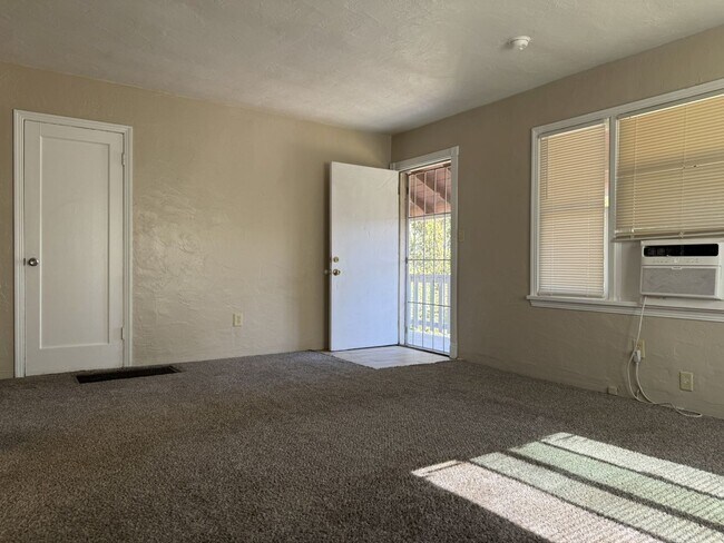 Building Photo - 818w.21s
