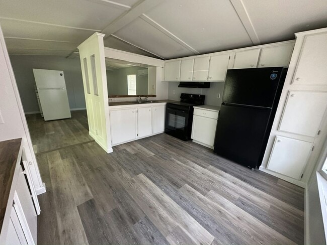 Building Photo - 130 S Suncoast Blvd