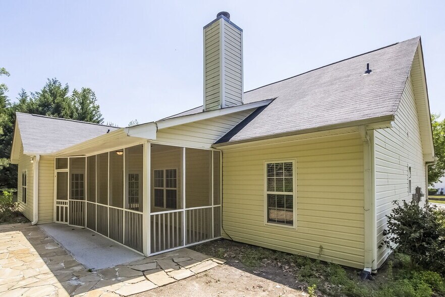 Building Photo - 3289 Sharp Creek NE