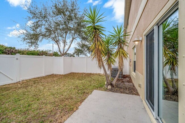 Building Photo - End Unit in Lake Washington Townhomes!!