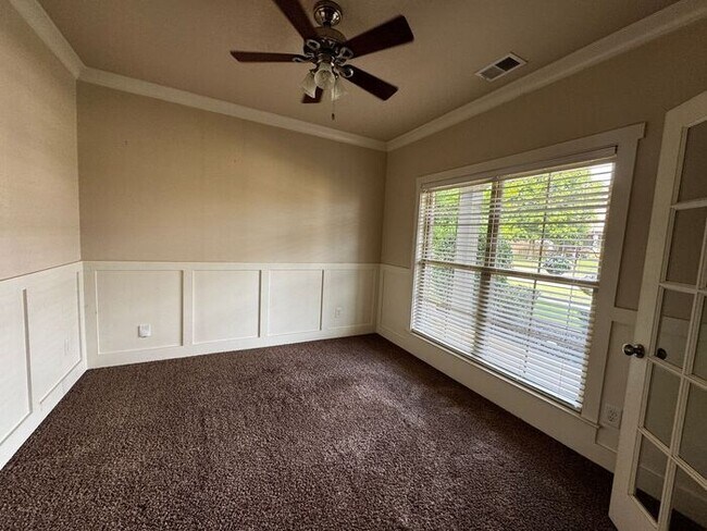 Building Photo - Home in Tech Corridor/Research Park with FENCED YARD and BONUS ROOMS