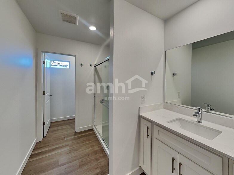 Building Photo - 6210 W Calle Lingo