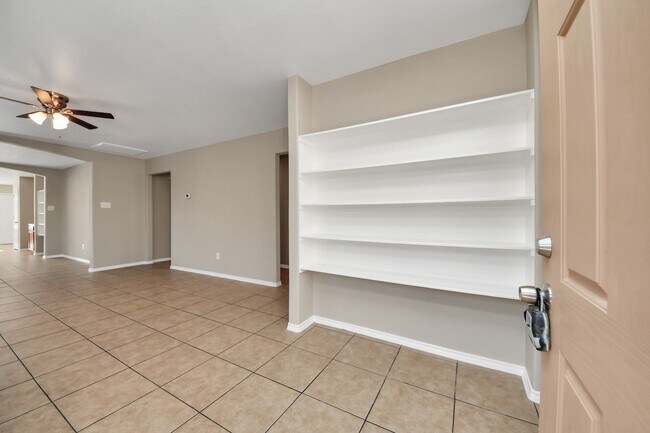 Building Photo - 826 Bandon Ln