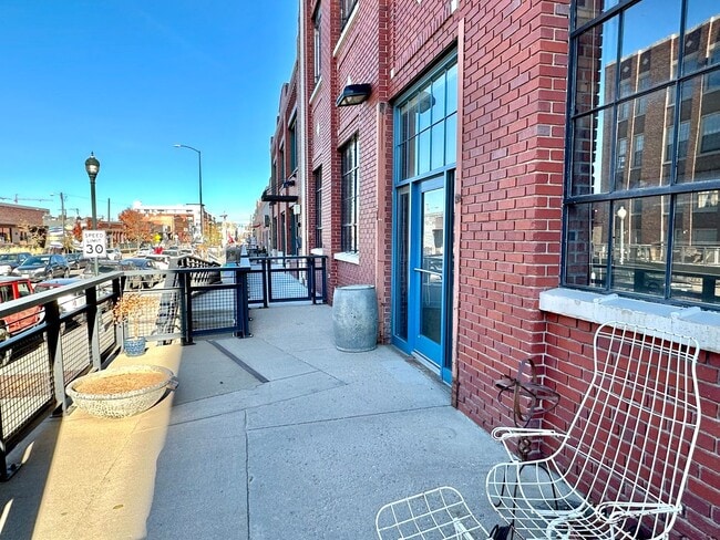 Building Photo - Charming Loft with Private Entrance & Pati...