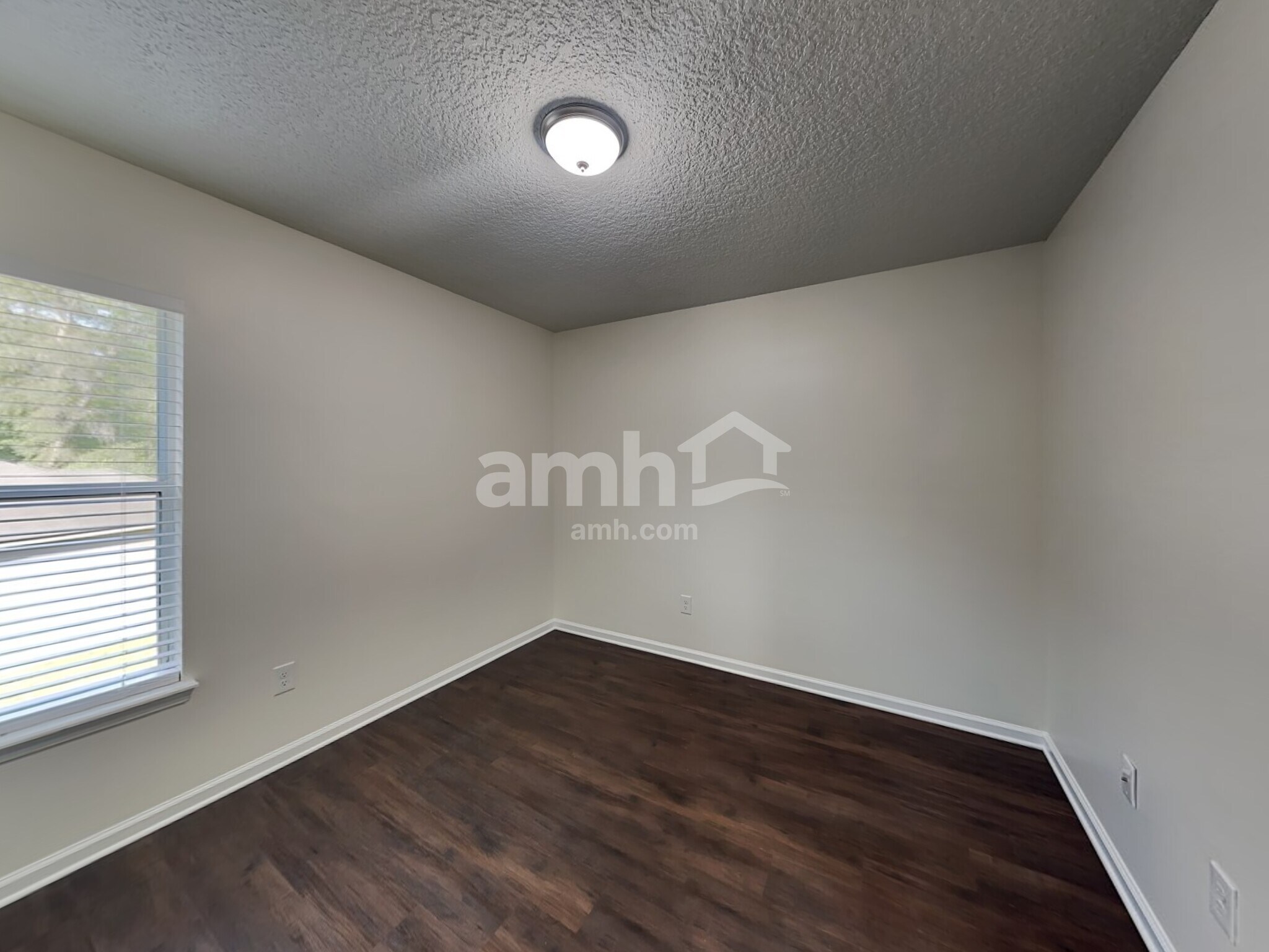 Building Photo - 1411 Samantha Cir S