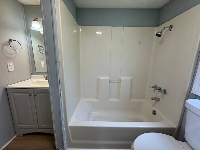 Building Photo - 3 Bedroom / 2 Bath Single-Wide Home – Live Oak, FL