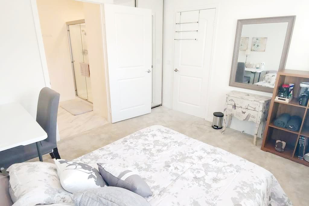 First Floor Bedroom with Private En-Suite Bath - 811 N Dalton Ave