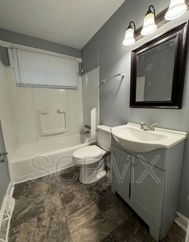 Building Photo - 532 Camrose Dr