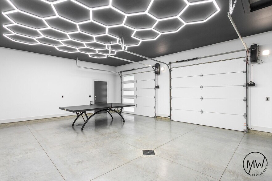 Building Photo - 17585 Mary Ln