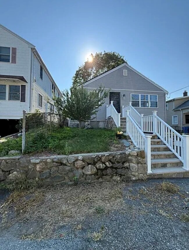 Building Photo - 128 Seminole Ave