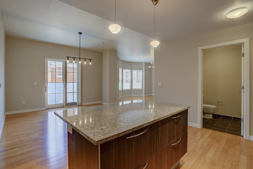 Building Photo - 410 Acoma St